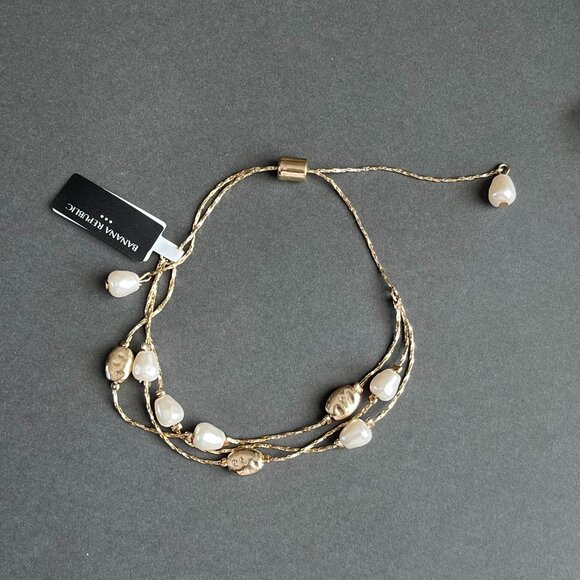 Banana Republic Gold Adjustable Bracelet with Faux Pearls and Hammered Beads NWT - Picture 2 of 4